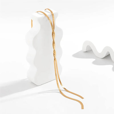 Elegante cadena larga con diseño de serpiente ajustable