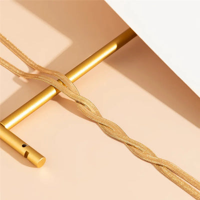 Elegante cadena larga con diseño de serpiente ajustable