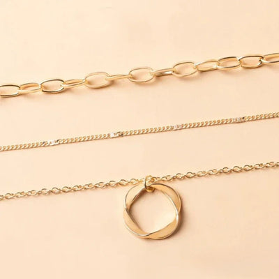 Collar de capas doradas retro