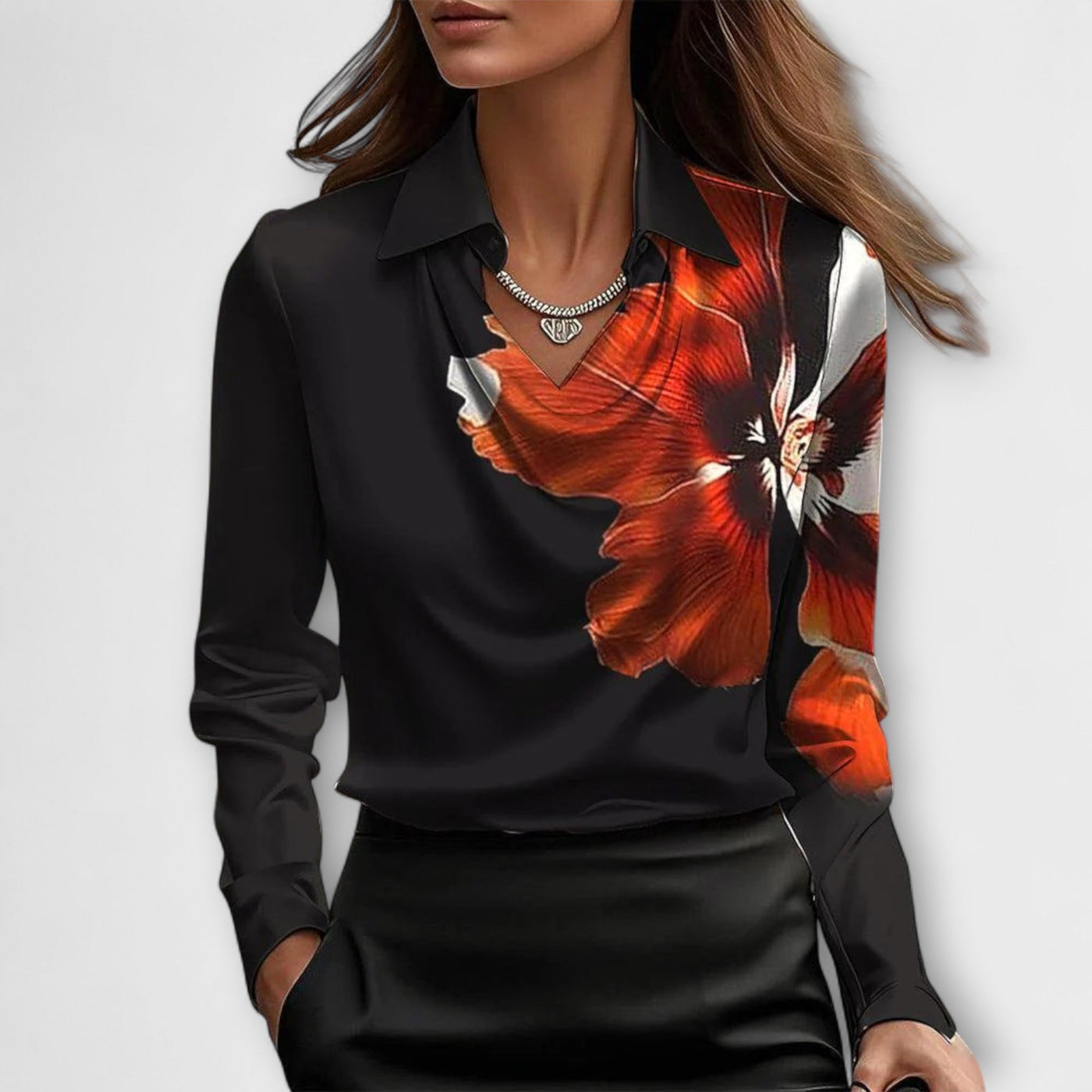 Blusa brillante con cuello fruncido