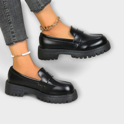 Mocasín de mujer con diseño ortopédico y detalles de satén