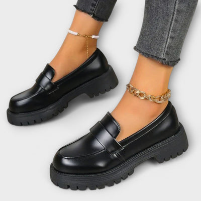 Mocasín de mujer con diseño ortopédico y detalles de satén