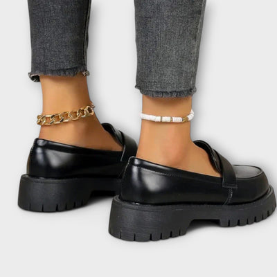 Mocasín de mujer con diseño ortopédico y detalles de satén