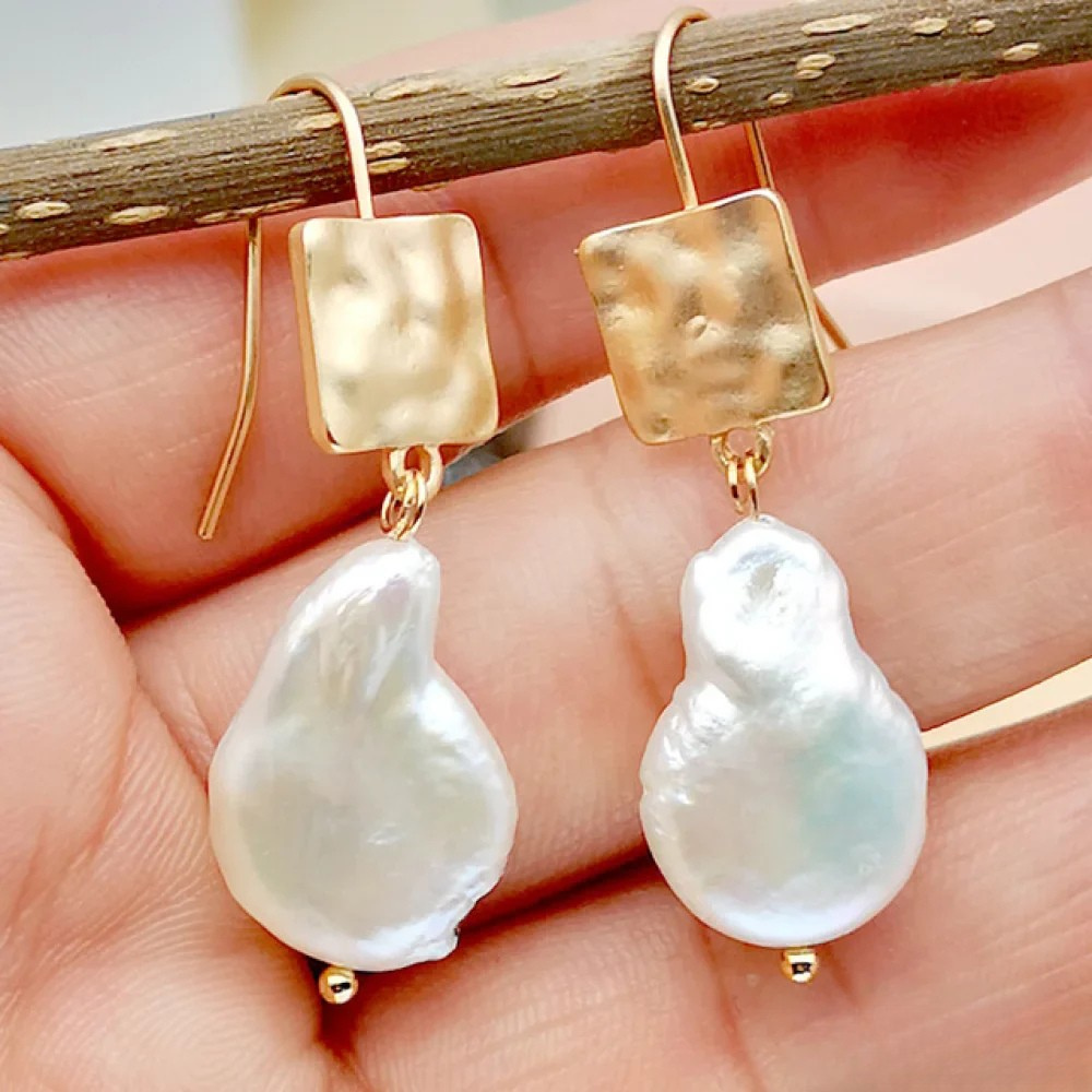Aretes de perlas de agua dulce antiguas