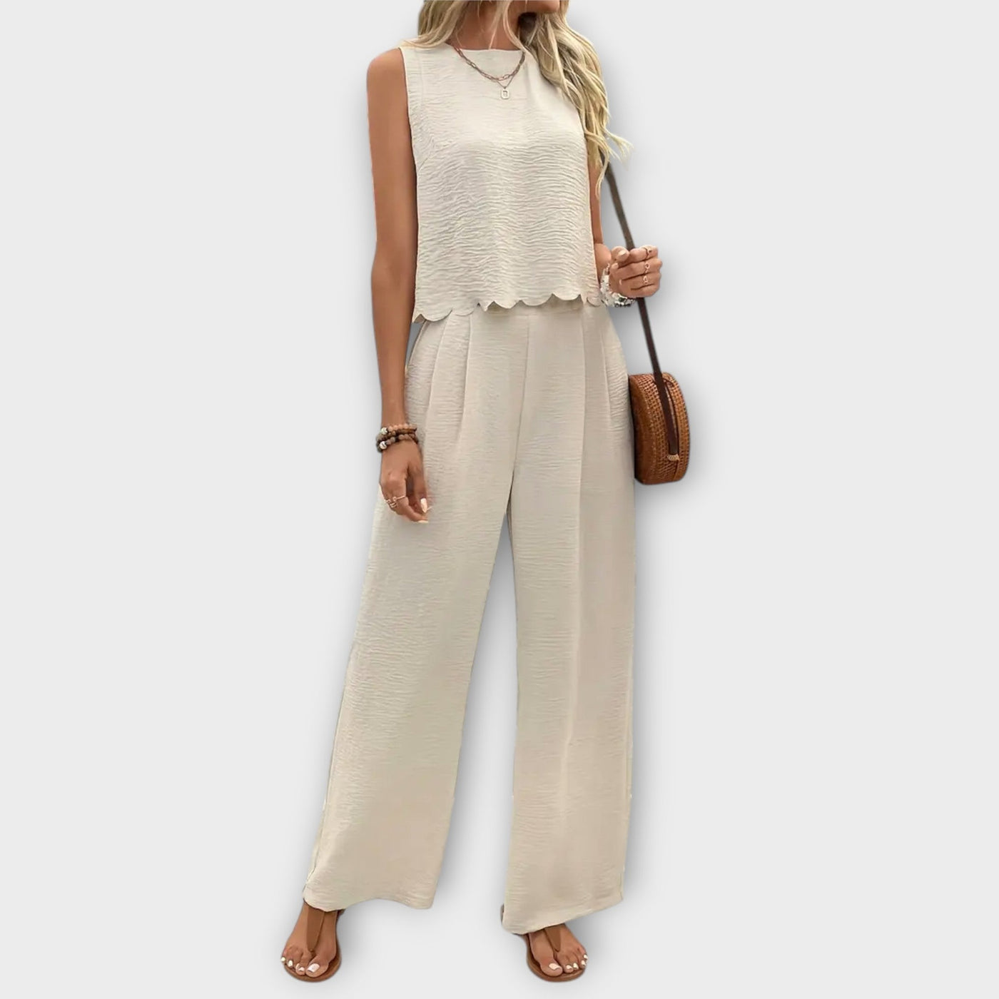 Valeria - Chaleco con borde de pétalos y pantalón largo