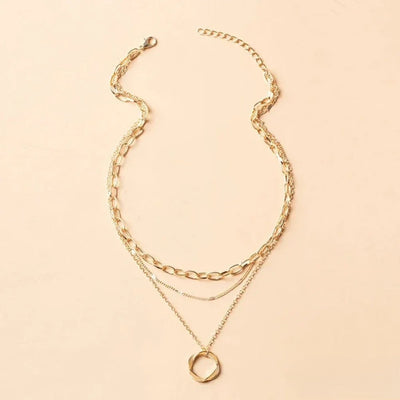 Collar de capas doradas retro