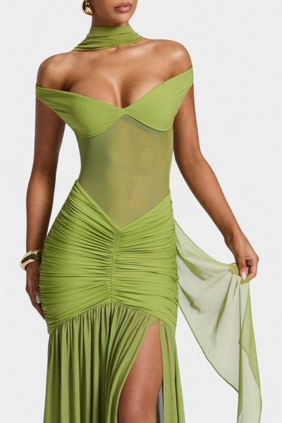 Therese Vestido Largo con Escote Profundo y Fruncidos Elegantes